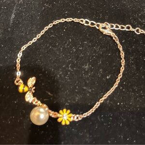 Gold Tone Honeybee, Daisy, and Faux Pearl Charm Bracelet